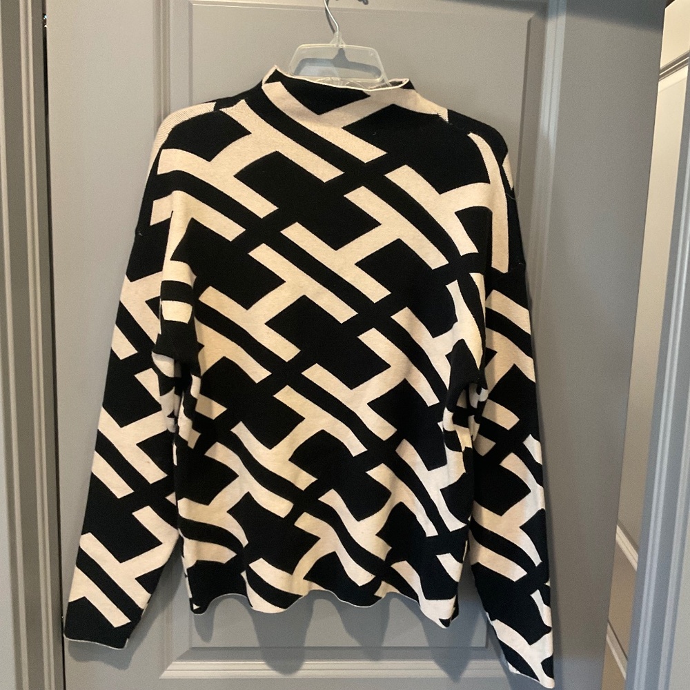 Black and Ivort Graphic Sweater
